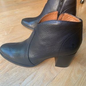 Frye Nora Zip Short Boot Black Size 8